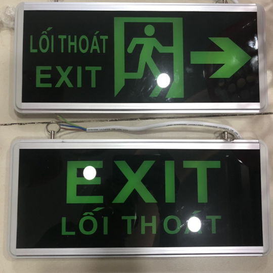 loi-thoat-hiem-exit-2-mat-co-den